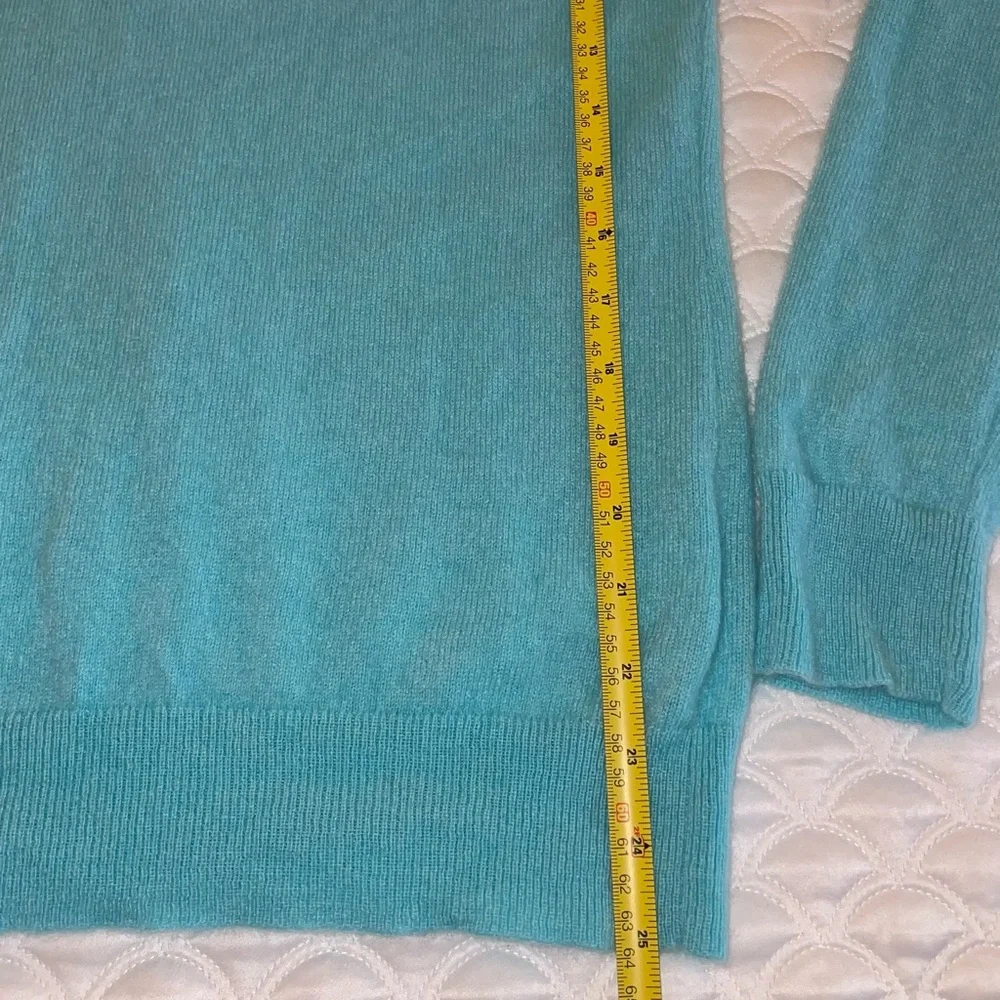 Tahari 100% cashmere sweater - Picture 10 of 10